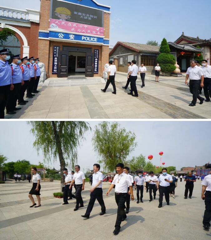 揭牌儀式后，活動(dòng)人員參觀應(yīng)急管理科教體驗(yàn)基地